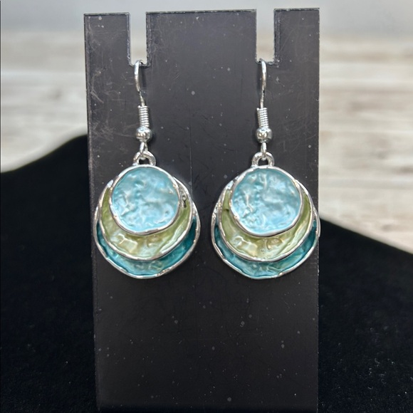 Elegant Silver and Blue Dangle Earrings - Picture 2 of 3